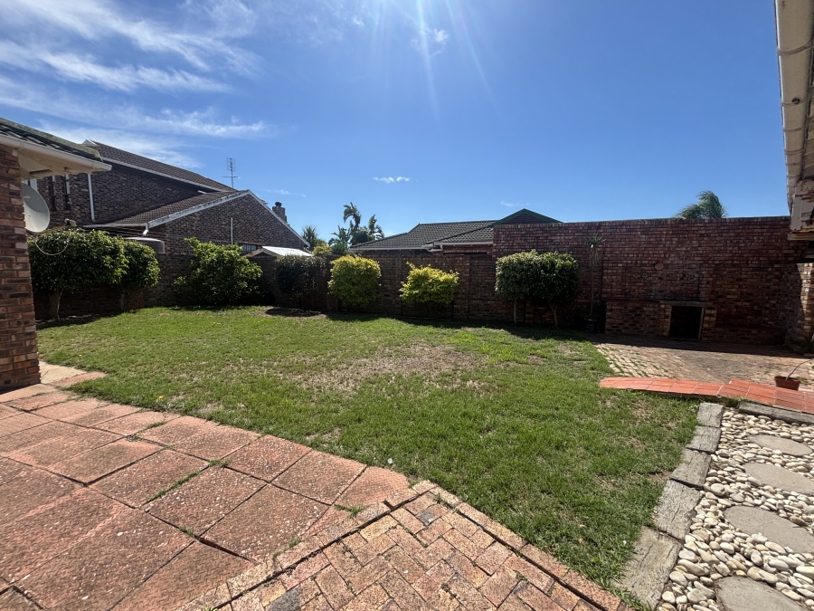 2 Bedroom Property for Sale in Summerstrand Eastern Cape